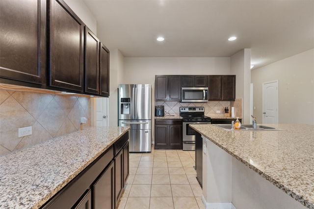 124 Denton DR, Hutto, TX 78634