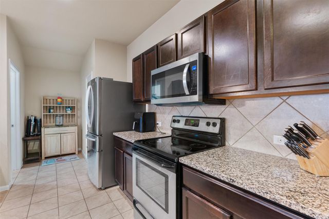 124 Denton DR, Hutto, TX 78634