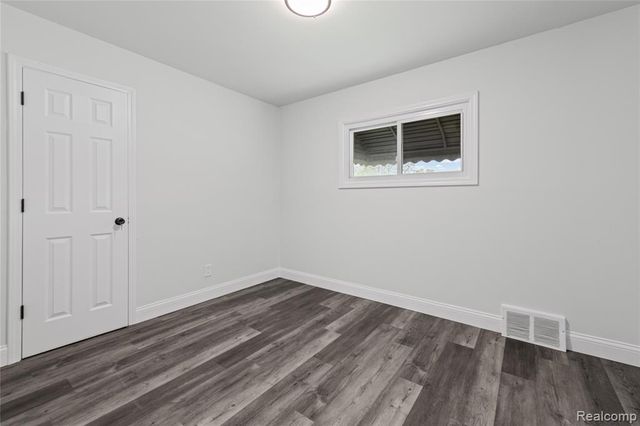 8044 Pelham Road, Taylor, MI 48180