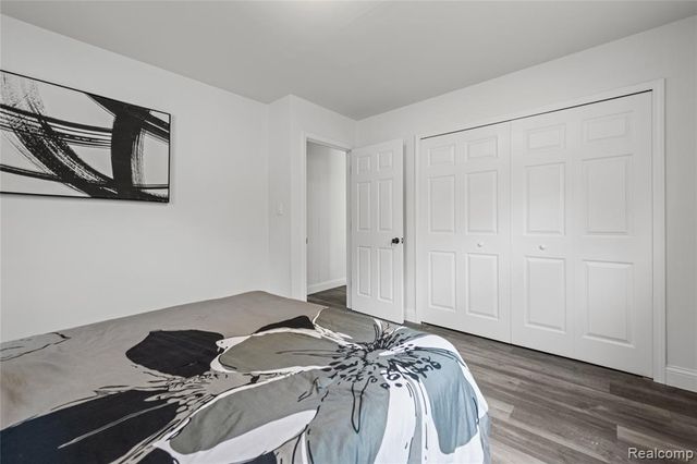 8044 Pelham Road, Taylor, MI 48180