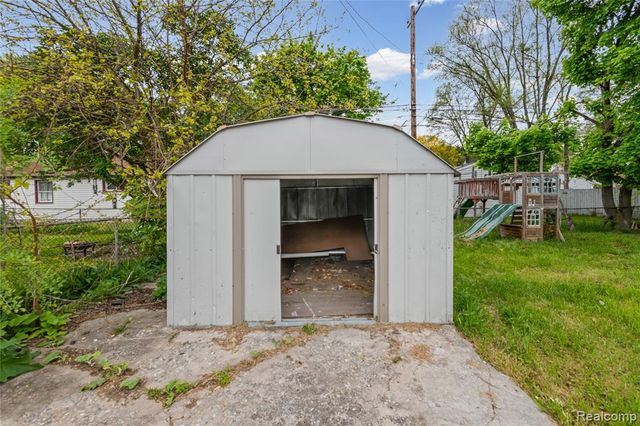 8044 Pelham Road, Taylor, MI 48180
