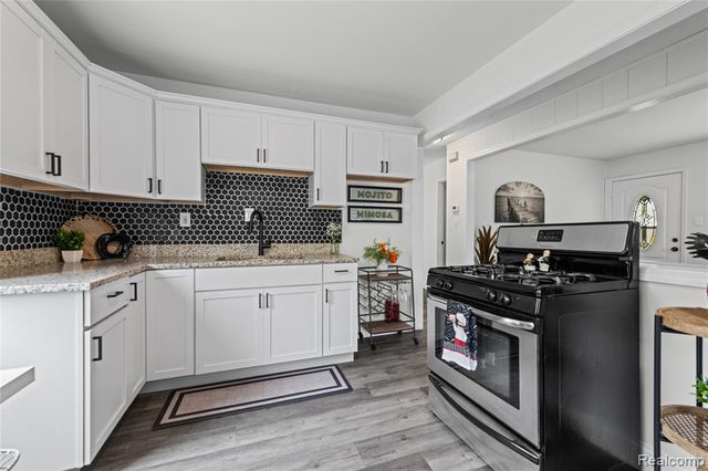 8044 Pelham Road, Taylor, MI 48180