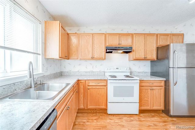 27845 Berrywood Lane, Farmington, MI 48334