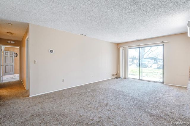27845 Berrywood Lane, Farmington, MI 48334