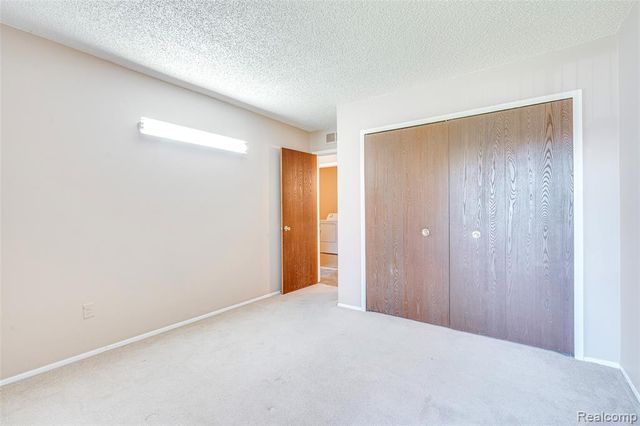 27845 Berrywood Lane, Farmington, MI 48334