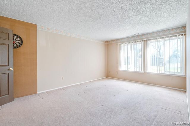 27845 Berrywood Lane, Farmington, MI 48334