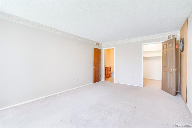 27845 Berrywood Lane, Farmington, MI 48334