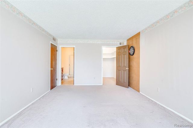 27845 Berrywood Lane, Farmington, MI 48334