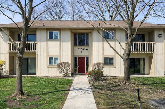 27845 Berrywood Lane, Farmington, MI 48334