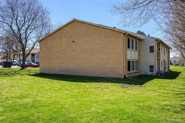 27845 Berrywood Lane, Farmington, MI 48334