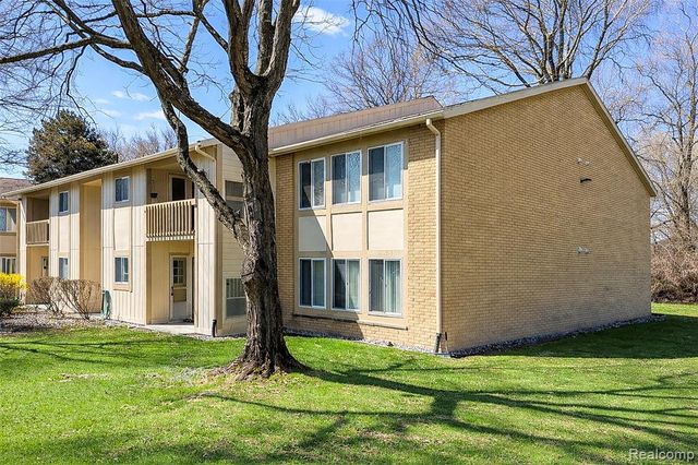 27845 Berrywood Lane, Farmington, MI 48334