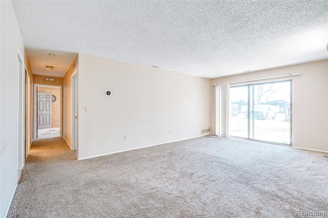 27845 Berrywood Lane, Farmington, MI 48334