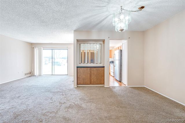 27845 Berrywood Lane, Farmington, MI 48334
