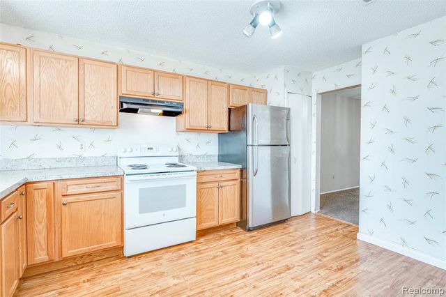 27845 Berrywood Lane, Farmington, MI 48334