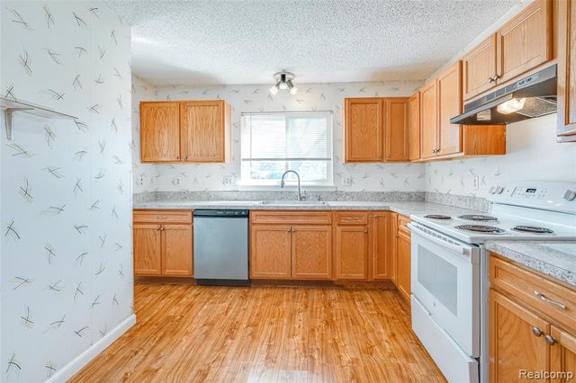 27845 Berrywood Lane, Farmington, MI 48334