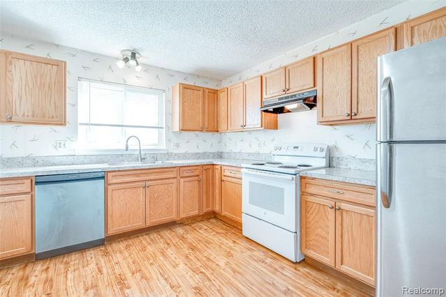 27845 Berrywood Lane, Farmington, MI 48334