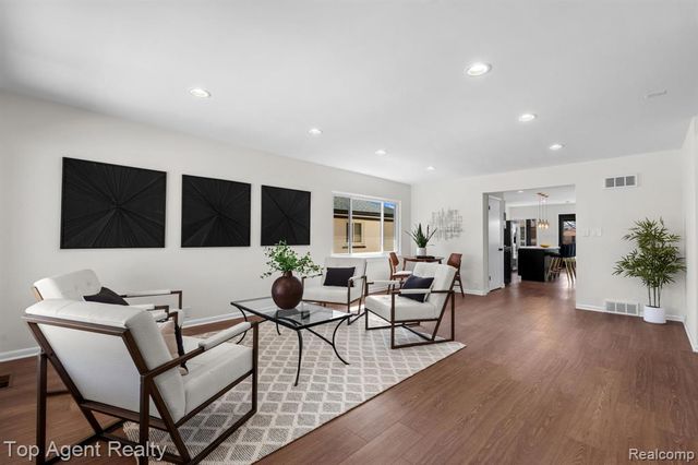 23701 Marlow Street, Oak Park, MI 48237