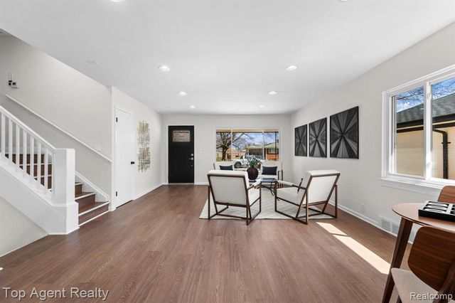 23701 Marlow Street, Oak Park, MI 48237