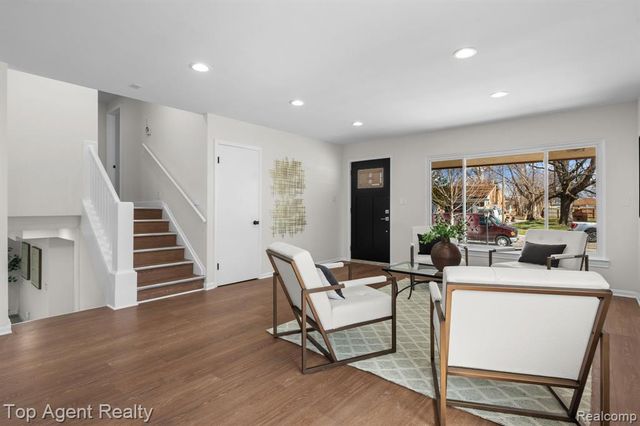 23701 Marlow Street, Oak Park, MI 48237