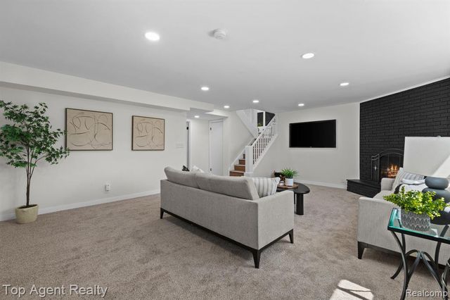 23701 Marlow Street, Oak Park, MI 48237