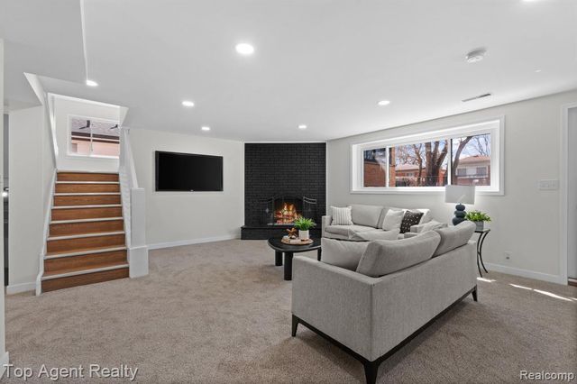 23701 Marlow Street, Oak Park, MI 48237