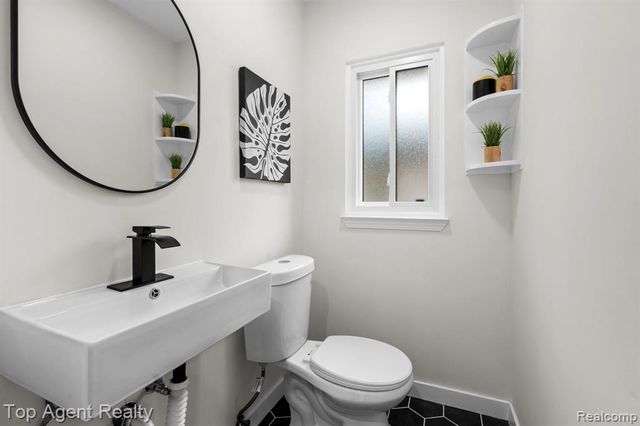 23701 Marlow Street, Oak Park, MI 48237