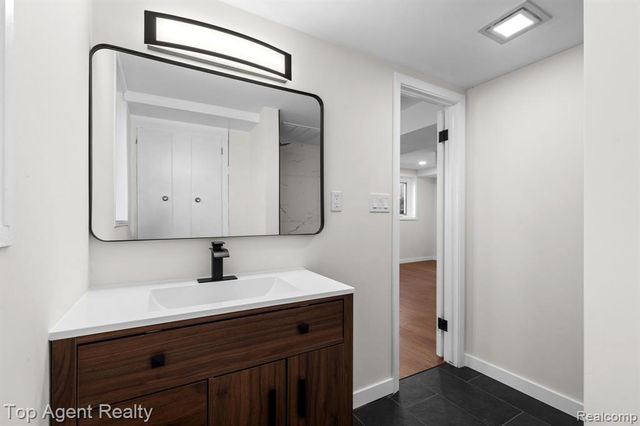 23701 Marlow Street, Oak Park, MI 48237