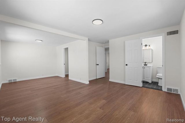 23701 Marlow Street, Oak Park, MI 48237