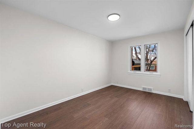 23701 Marlow Street, Oak Park, MI 48237