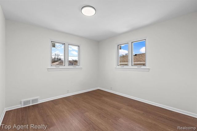 23701 Marlow Street, Oak Park, MI 48237