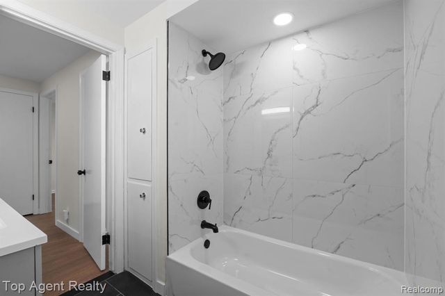 23701 Marlow Street, Oak Park, MI 48237