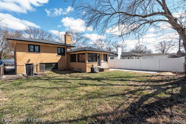 23701 Marlow Street, Oak Park, MI 48237