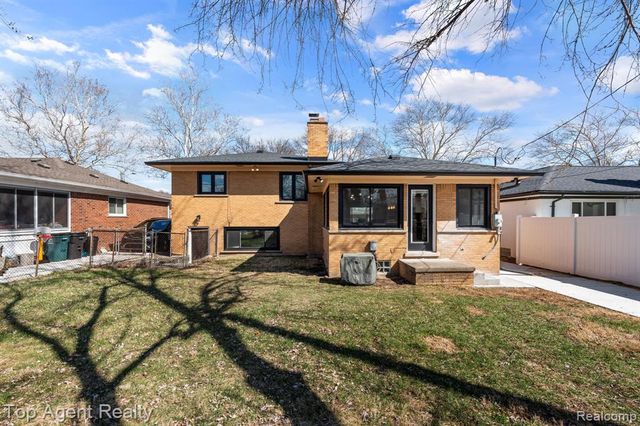 23701 Marlow Street, Oak Park, MI 48237