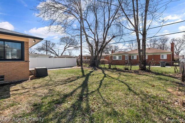 23701 Marlow Street, Oak Park, MI 48237