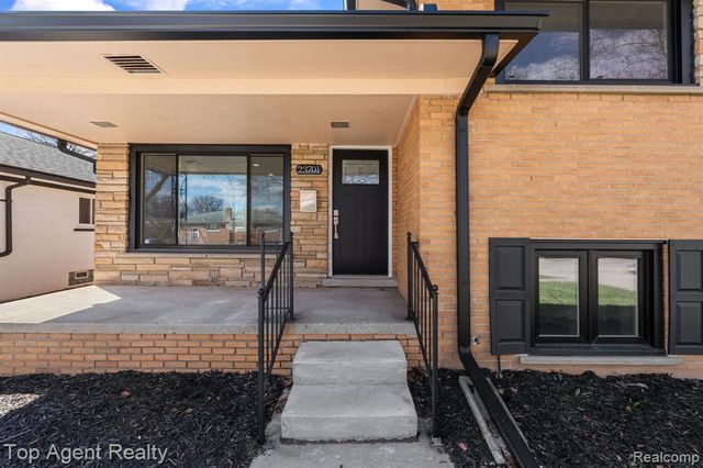 23701 Marlow Street, Oak Park, MI 48237