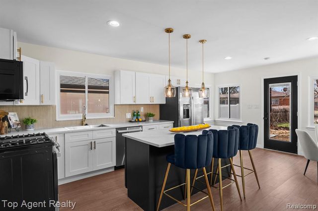 23701 Marlow Street, Oak Park, MI 48237