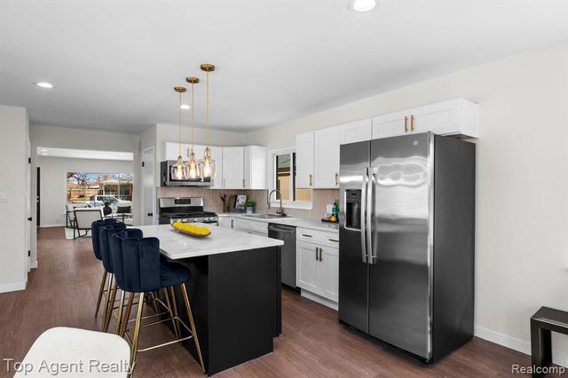 23701 Marlow Street, Oak Park, MI 48237