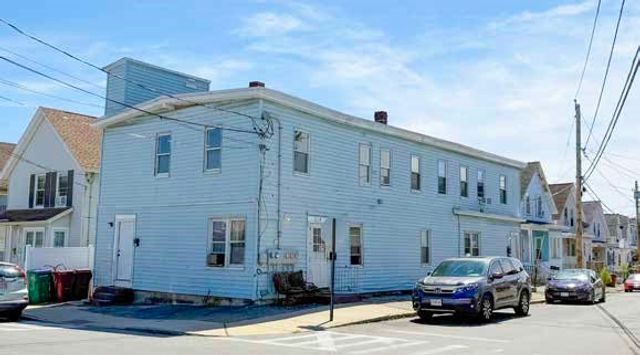 710 School St, Lowell, MA 01851