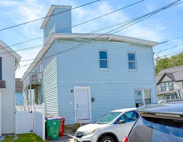 710 School St, Lowell, MA 01851