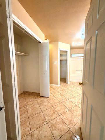 2616 18th Street W, Irving, TX 75060
