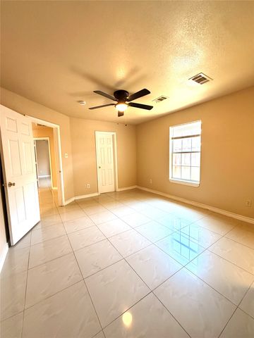 2616 18th Street W, Irving, TX 75060