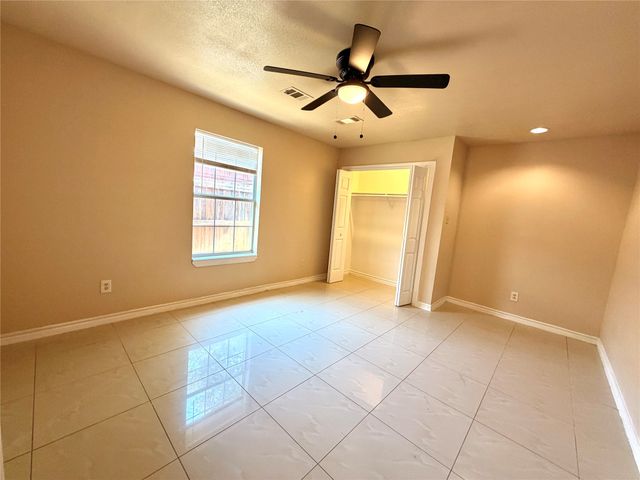 2616 18th Street W, Irving, TX 75060