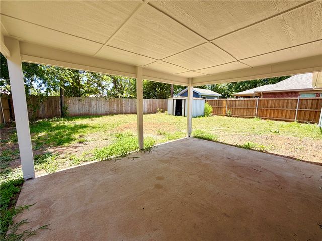 2616 18th Street W, Irving, TX 75060