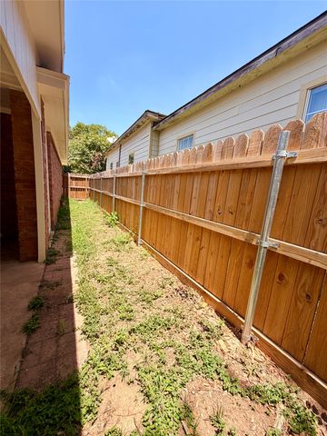 2616 18th Street W, Irving, TX 75060