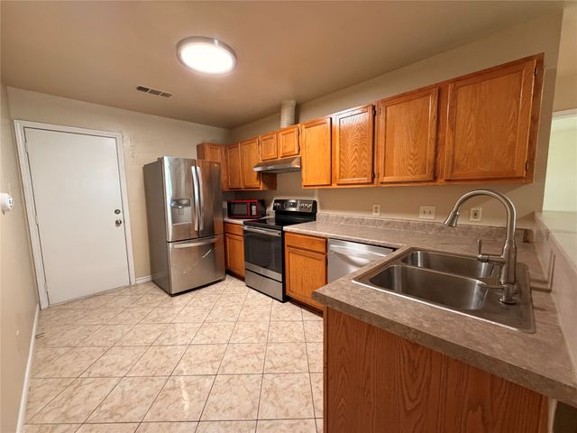 2616 18th Street W, Irving, TX 75060