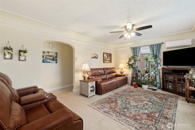 6824 Pacific Avenue, Tacoma, WA 98408