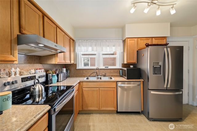 6824 Pacific Avenue, Tacoma, WA 98408