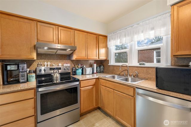 6824 Pacific Avenue, Tacoma, WA 98408