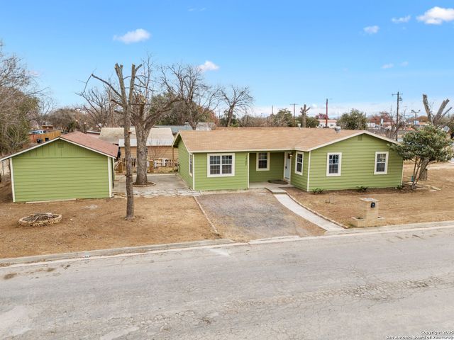 1707 AVENUE U, Hondo, TX 78861
