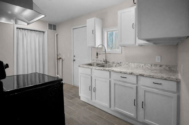 1445 N Lorraine Ave, Wichita, KS 67214